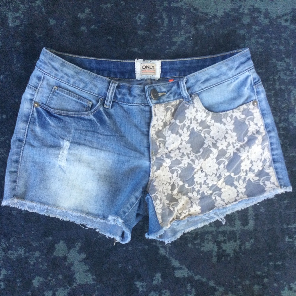 ONLY Women's Size 30 Light Blue Denim Lace Panel Shorts Festival
